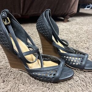 Black sandal wedges size 6.5